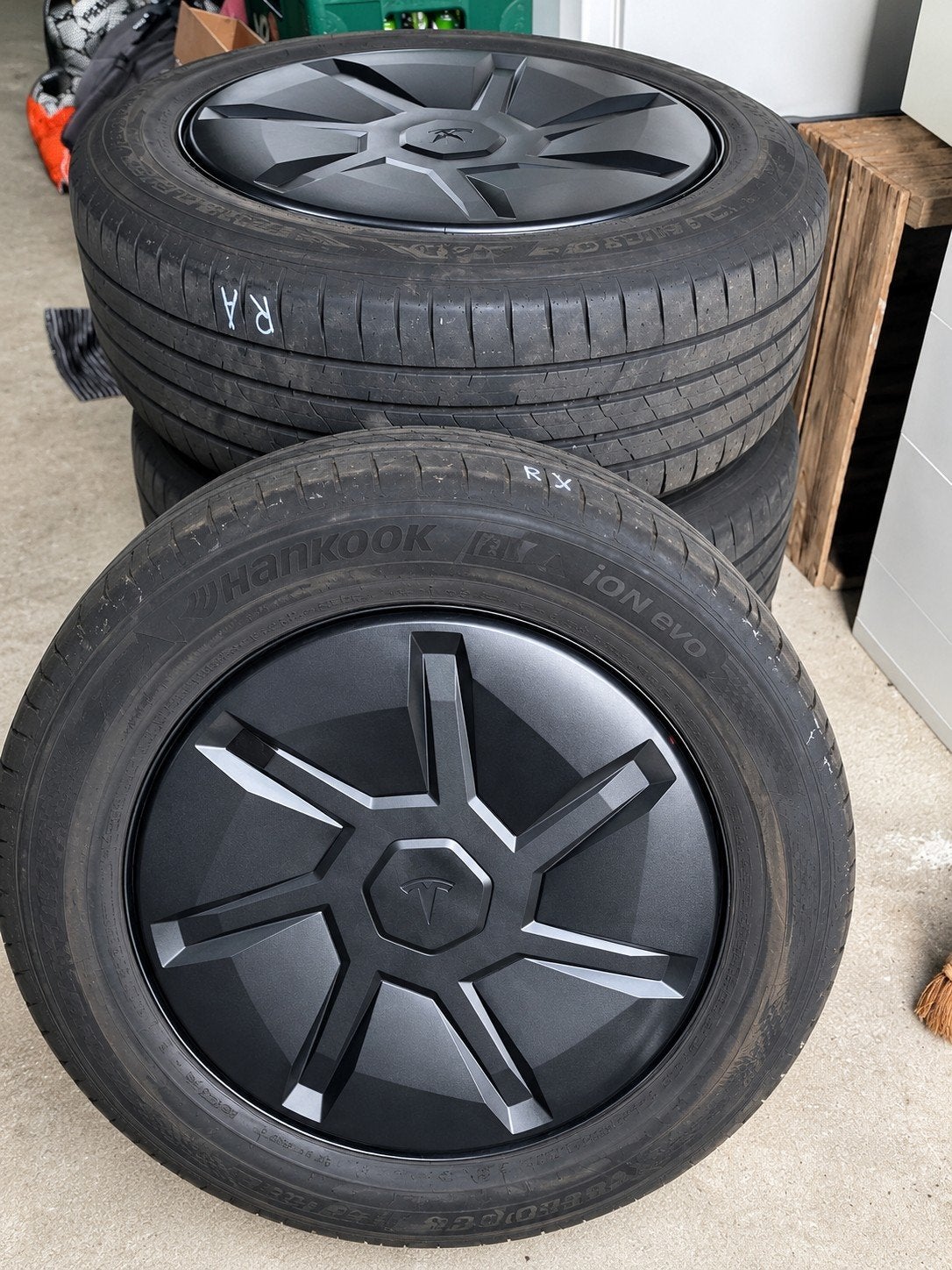 Tesla Model Y 2026 velgen met Hankook banden (Aperture), Ophalen, 18 inch, Gebruikt, Banden en Velgen