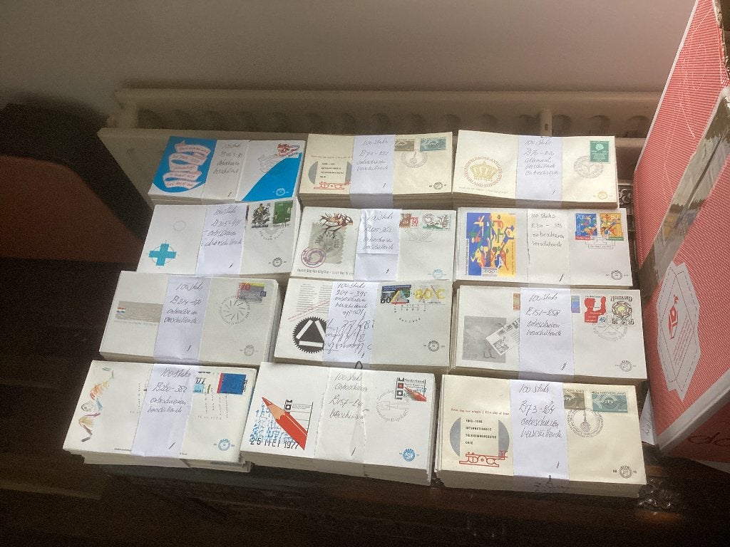 Doos 6 2500 stuks FDC Nederland onbeschreven 25 pakken van, Postzegels en Munten, Postzegels | Volle albums en Verzamelingen, Ophalen of Verzenden