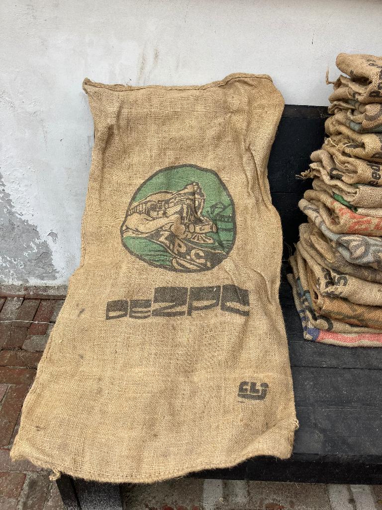 Vintage jutezakken, Hobby en Vrije tijd, Stoffen en Lappen, Gebruikt, Bruin, 120 cm of meer, Ophalen of Verzenden