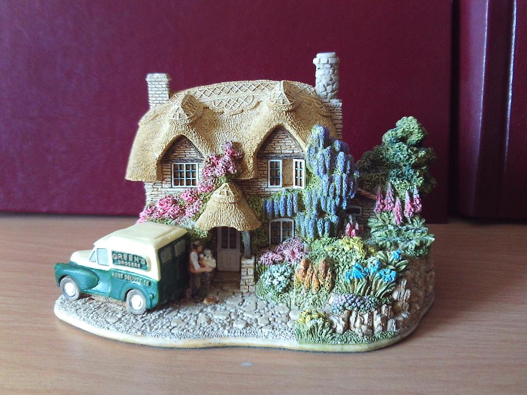 Lilliput Lane -* Wisteria Lane, Verzamelen, Beelden en Beeldjes, Zo goed als nieuw, Overige typen, Ophalen of Verzenden