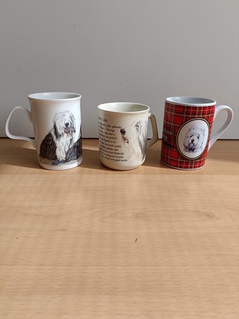 3 mokken met honden, Ophalen of Verzenden, Aardewerk, Overige stijlen, Kop(pen) en/of Schotel(s)