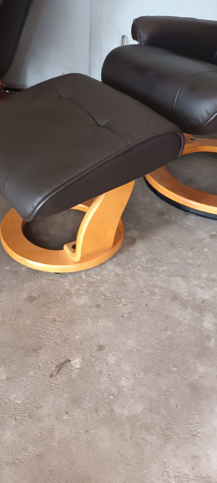 Handmatig verstelbare relaxfauteuil met hocker, Huis en Inrichting, Ophalen, Gebruikt, Modern comfort, 75 tot 100 cm