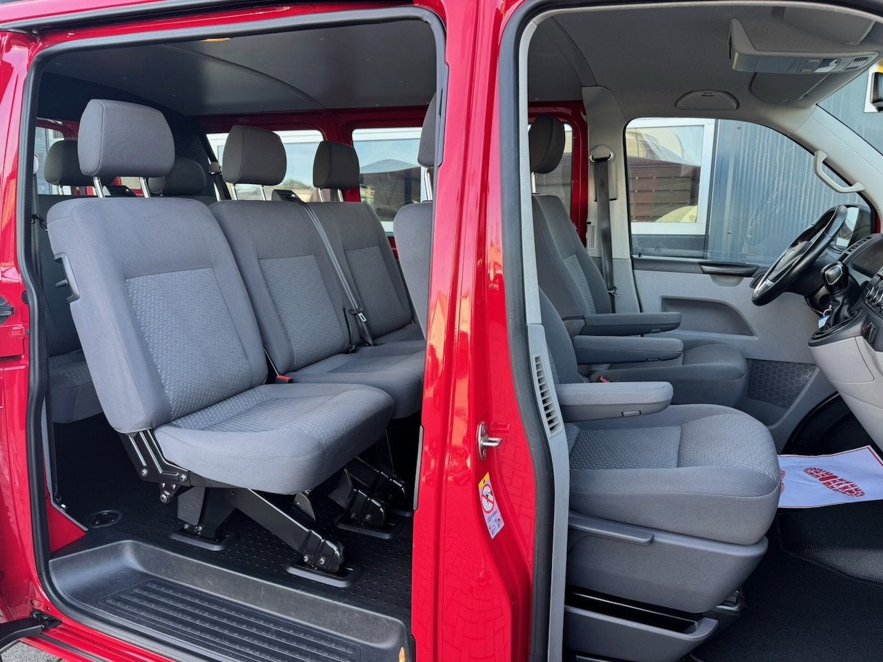 Volkswagen Transporter Kombi 2.0 TDI 140pk DSG L2H1 Comfortl, Auto's, Euro 5, Stof, Gebruikt, 8 stoelen