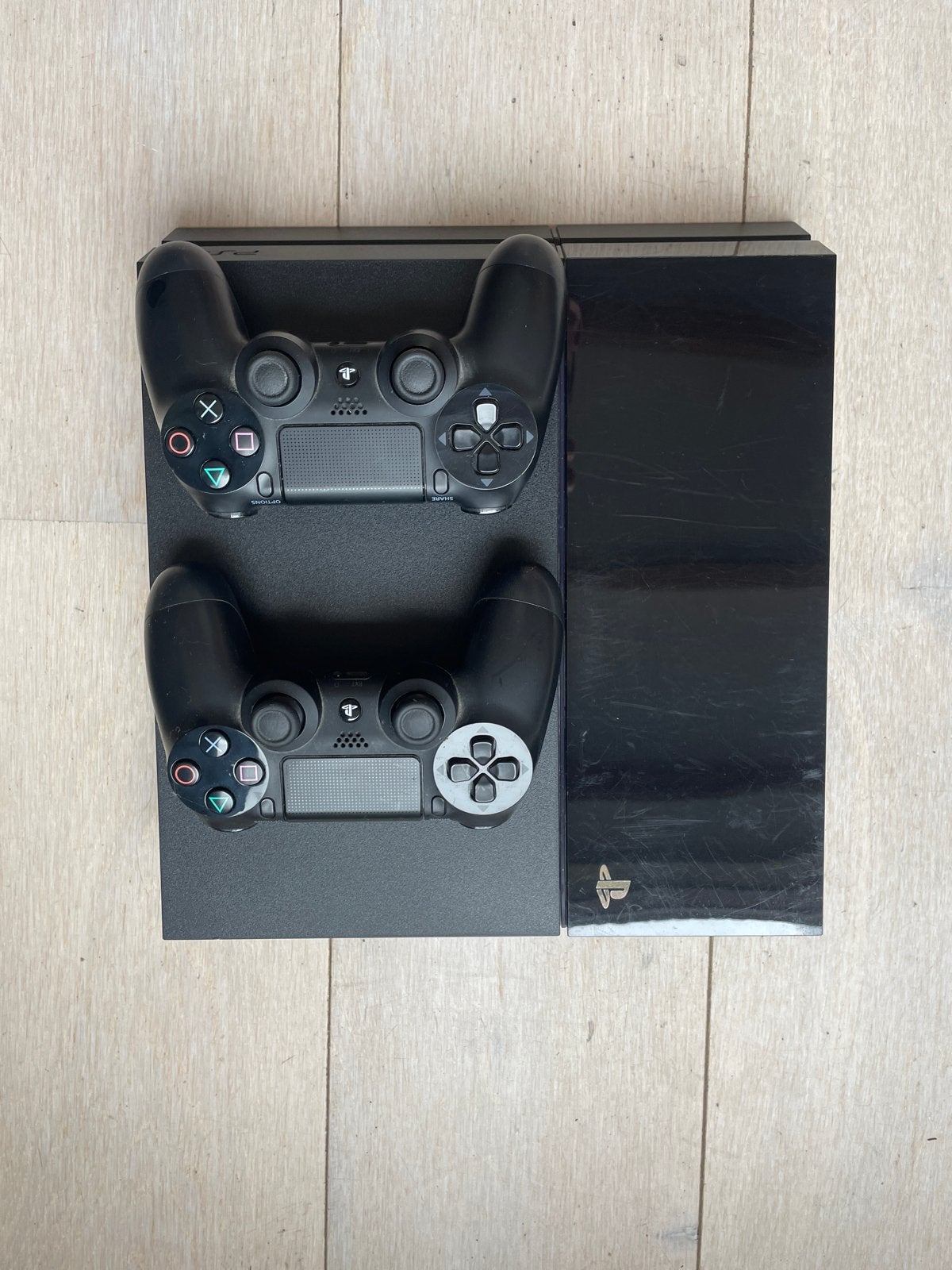 PlayStation 4 (PS4) met 2 controllers en 6 games, Spelcomputers en Games, Spelcomputers | Sony PlayStation 4, Ophalen, Met 2 controllers