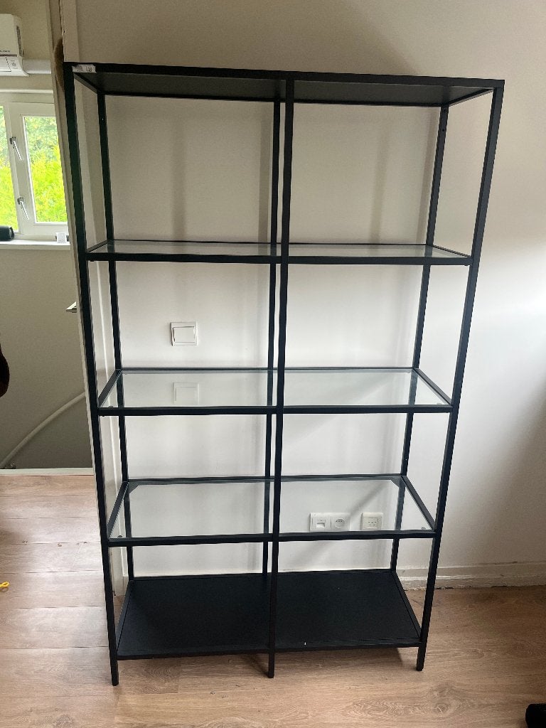 Stellingkast, zwartbruin/glas, 100x175 cm (VITTSJÖ), Huis en Inrichting, Ophalen, Gebruikt