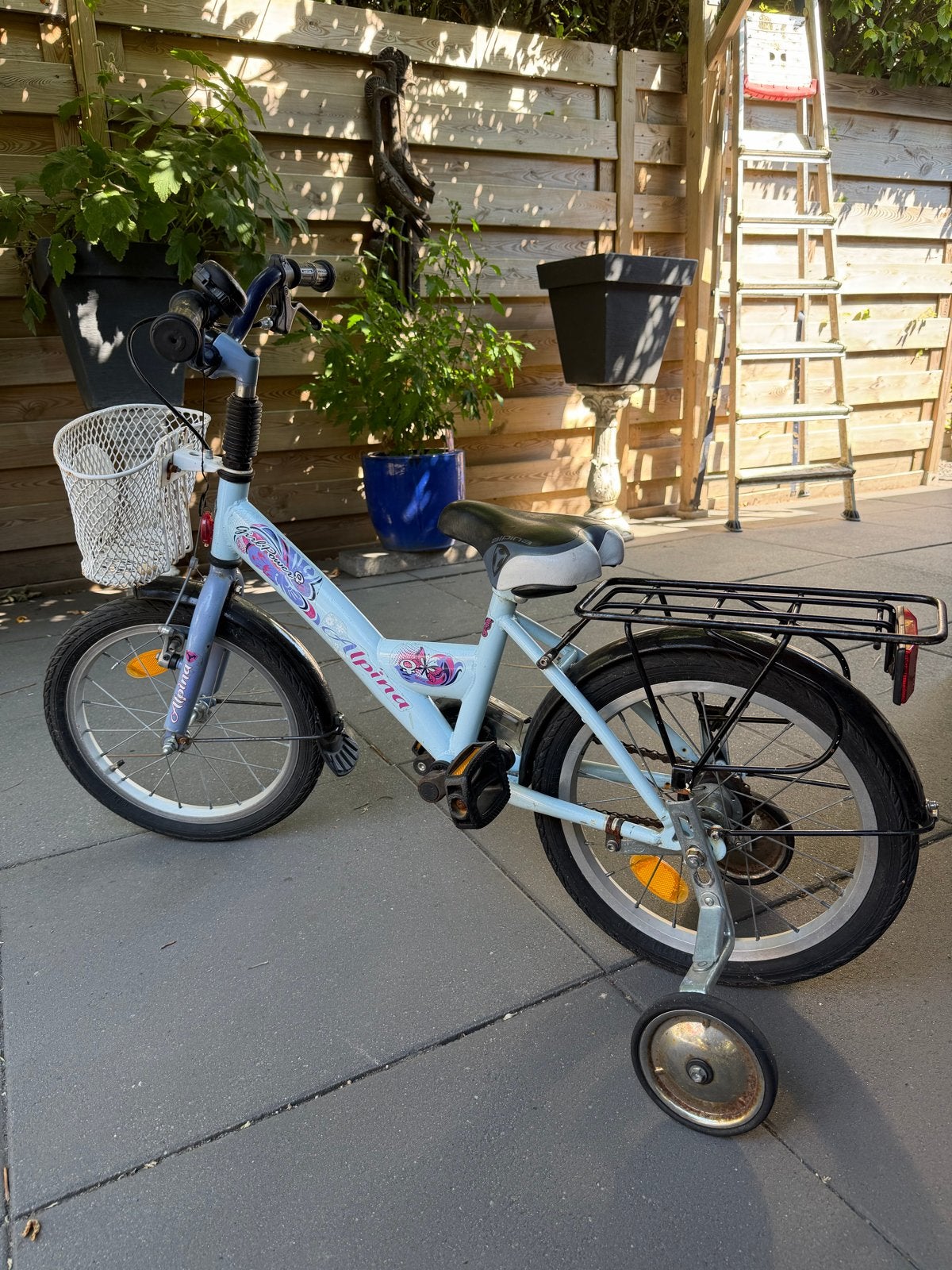 Alpina kinderfiets 16 inch met zijwieltjes, Fietsen en Brommers, Fietsen | Kinderfietsjes, Ophalen, Terugtraprem, Zijwieltjes