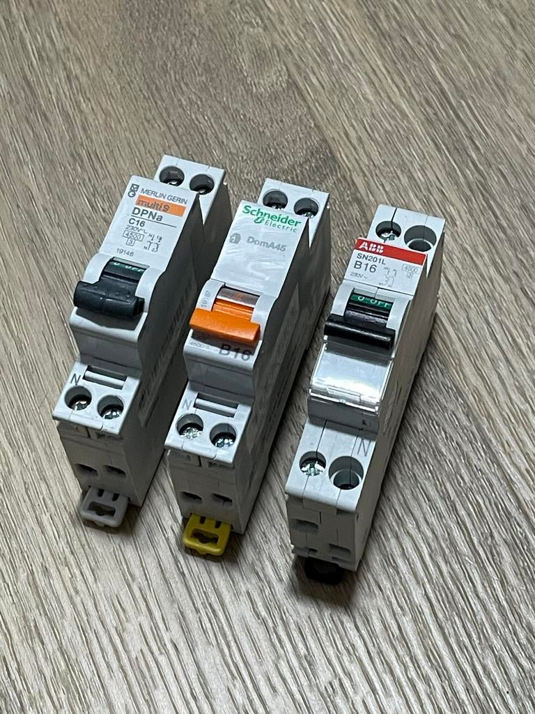 2 Zekeringautomaten 16 Ampère (Merlin Gerin, ABB), Ophalen of Verzenden, Nieuw, Overige typen