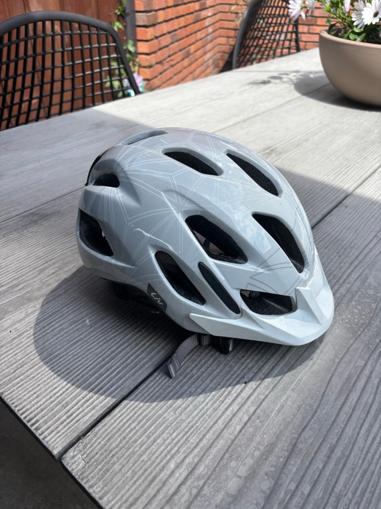 Fietshelm Liv, Ophalen of Verzenden, Zo goed als nieuw, Dame