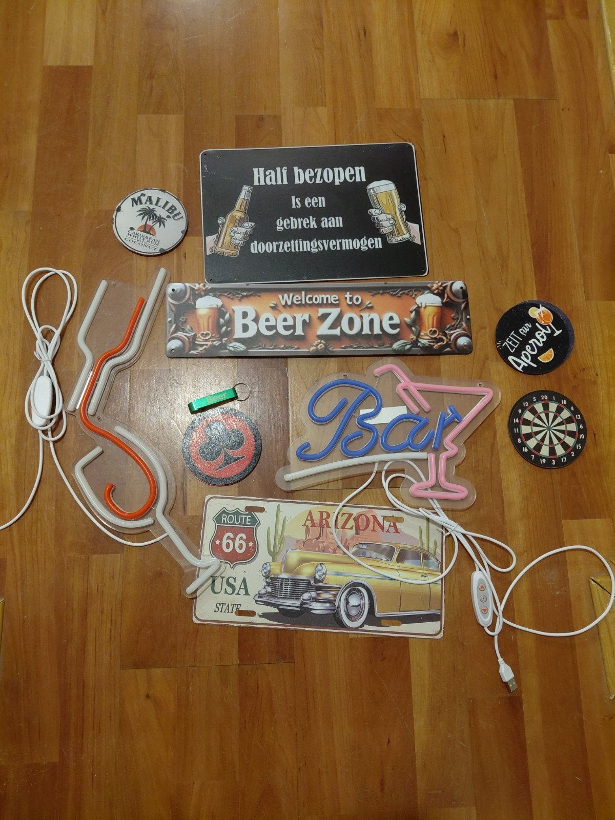 Bar decoratie set: Neon, borden, onderzetters, opener, Vintage, Meerkleurig, Ophalen of Verzenden, Zo goed als nieuw
