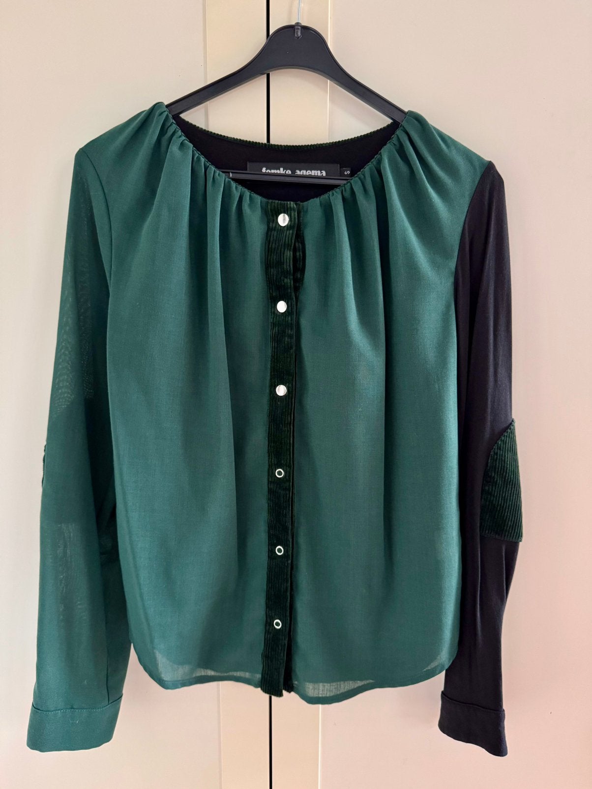 Unieke design Femke Agema blouse met ribstof details maat S, Ophalen of Verzenden, Nieuw, Maat 36 (S), Groen