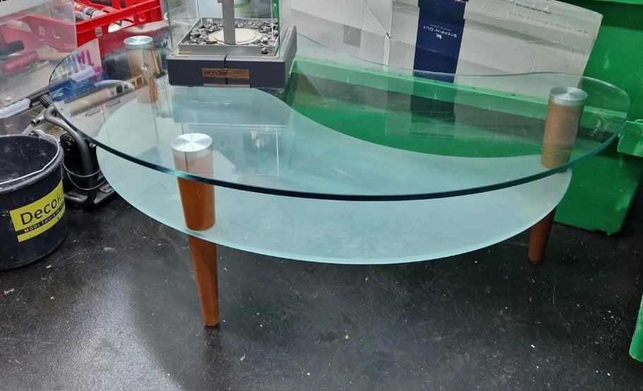 DESIGN SALON TAFEL IN “NIER-VORM”, Ophalen, 100 tot 150 cm, 50 tot 100 cm, Zo goed als nieuw