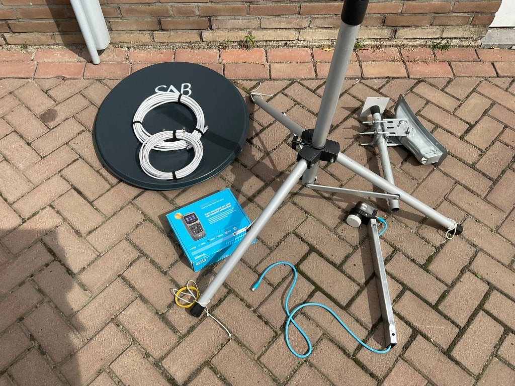 satelliet schotel, ontvanger en Xsarius satellietfinder, Ophalen, Zo goed als nieuw