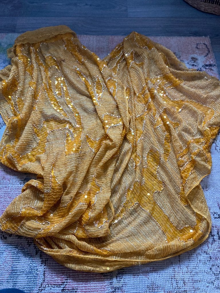 Vintage geel goud zijde geborduurd paillet sari sjaal saree, Gebruikt, 120 cm of meer, Geel, 200 cm of meer