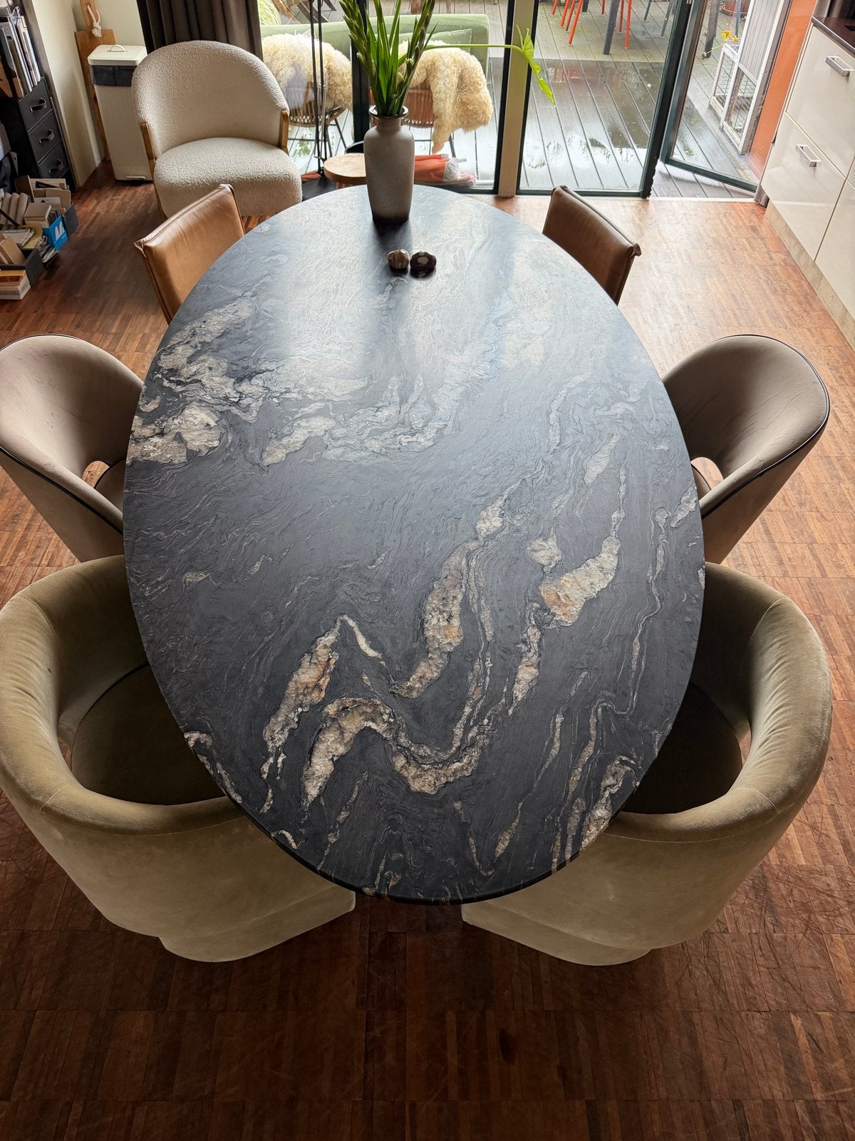 Ovale eettafel met natuurstenen blad en metalen onderstel, Huis en Inrichting, 100 tot 150 cm, 200 cm of meer, Ophalen of Verzenden