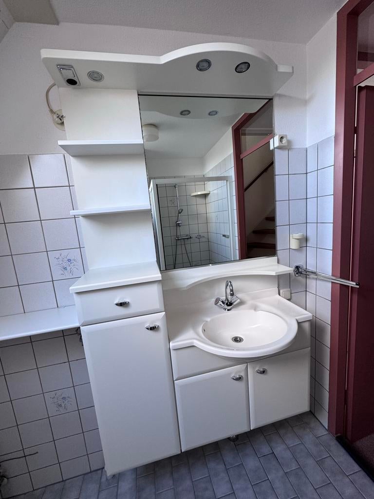Badkamermeubel met wastafel, spiegel, kraan en verlichting, Huis en Inrichting, Badkamer | Badkamermeubels, Gebruikt, Wastafelkast