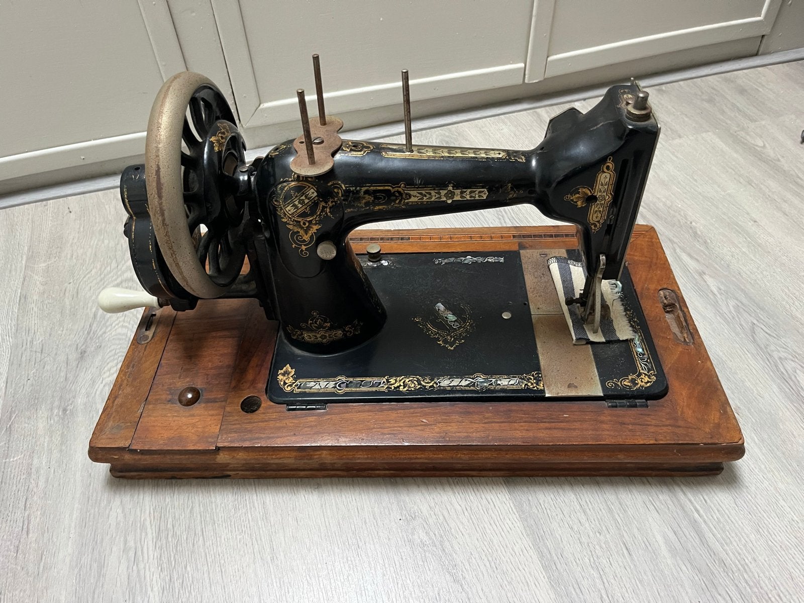 Antieke Naaimachine - Decoratief Stuk, Ophalen