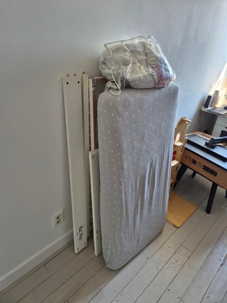 IKEA Sundvik Ledikant met matras en lattenbodem, Kinderen en Baby's, Kinderkamer | Bedden, Gebruikt, 70 tot 85 cm, 140 tot 160 cm