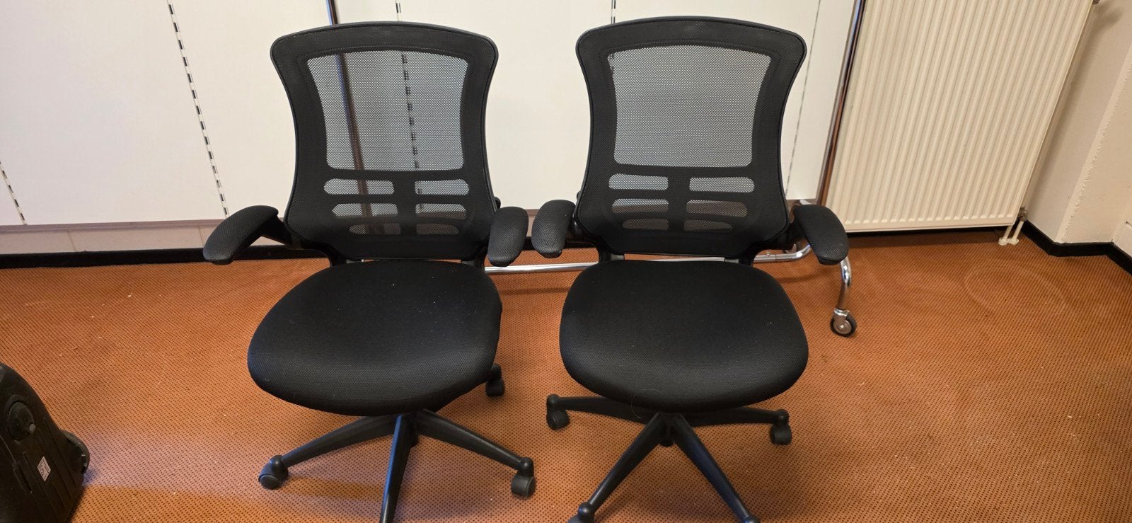 2x Ergonomische bureaustoelen - Tegen elk aannemelijk bod, Ophalen, Gebruikt, Zwart, Bureaustoel