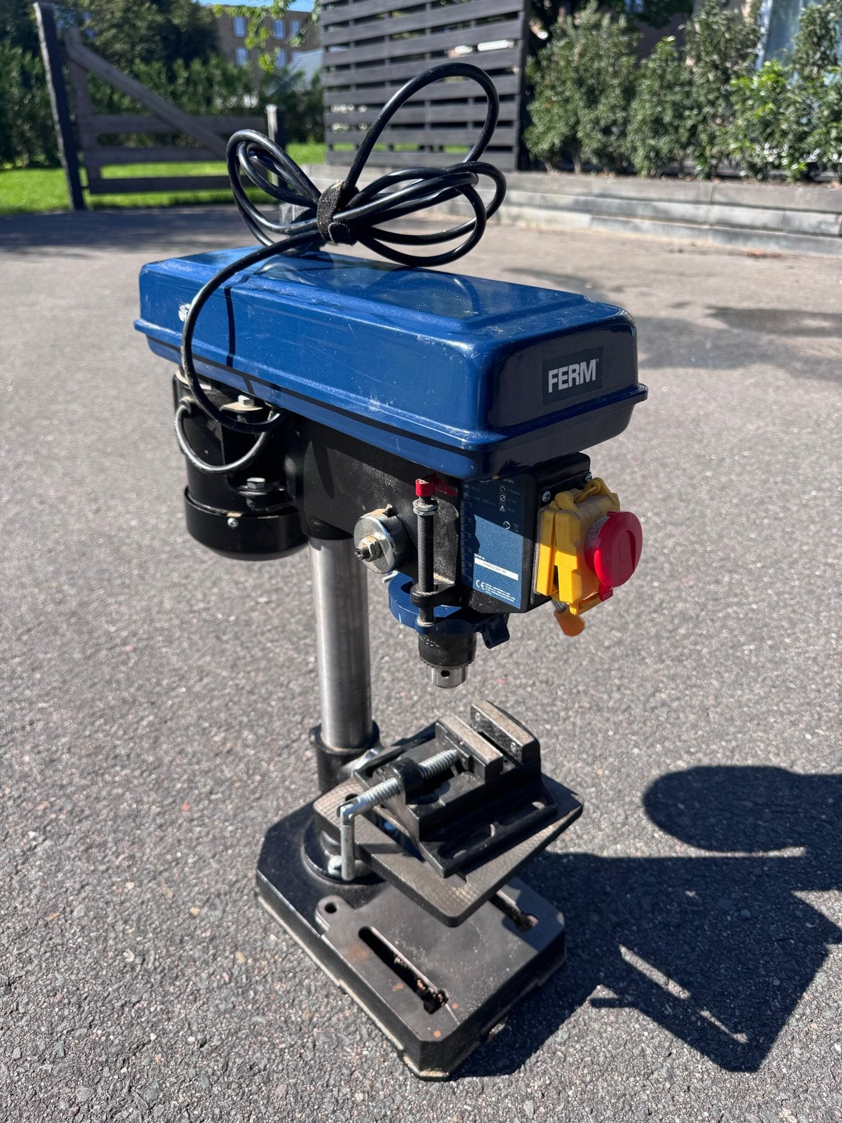 Ferm kolomboormachine met bankschroef