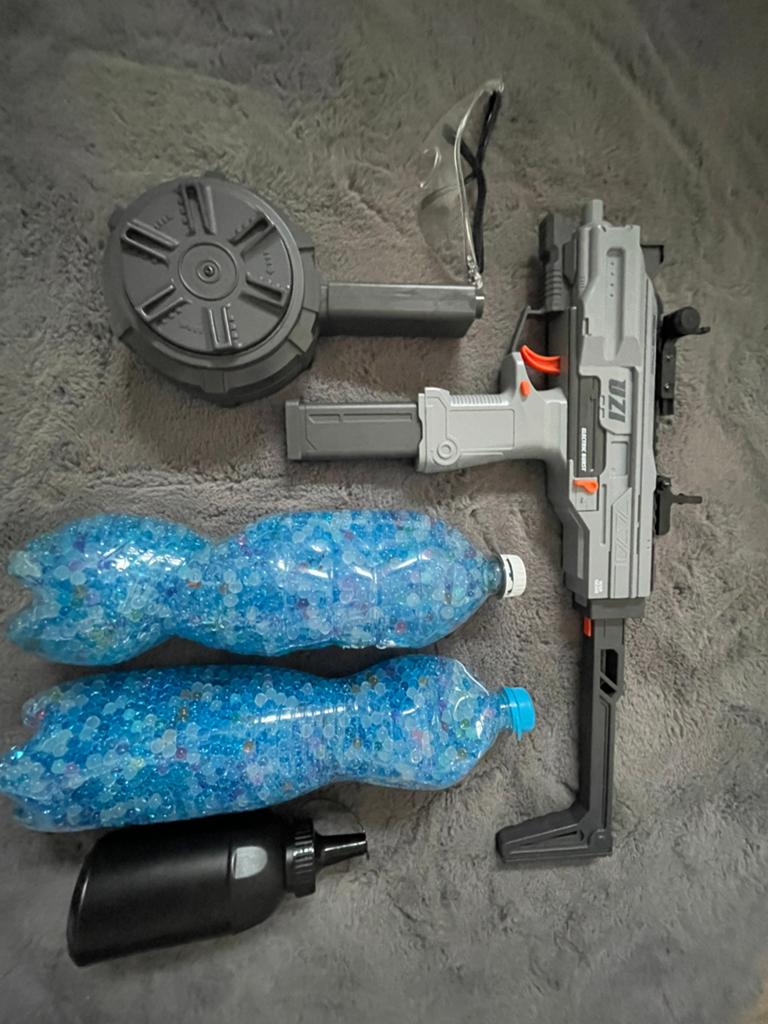 Mini uzi gelblaster met accessoires, Kinderen en Baby's, Speelgoed | Buiten | Actiespeelgoed, Zo goed als nieuw, Ophalen of Verzenden