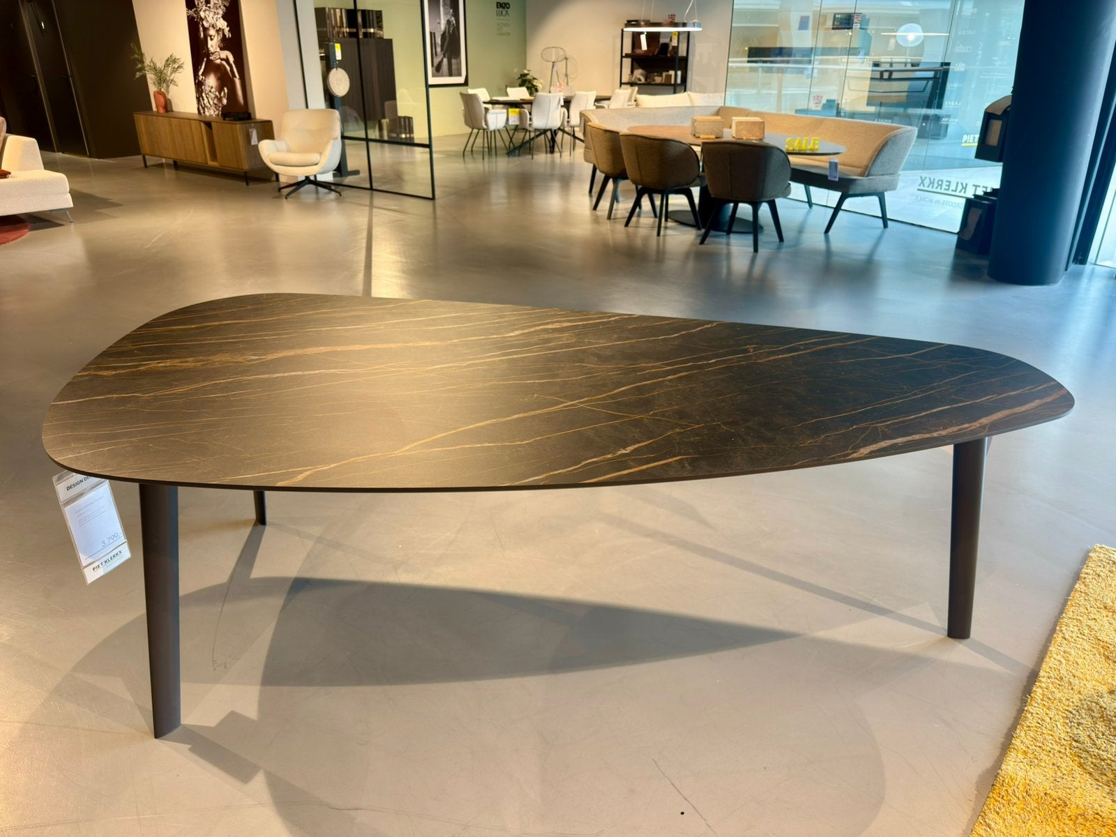 Metaform Pebble eettafel – Keramiek – Showroommodel, Ophalen, Overige materialen, 100 tot 150 cm, Vijf personen of meer