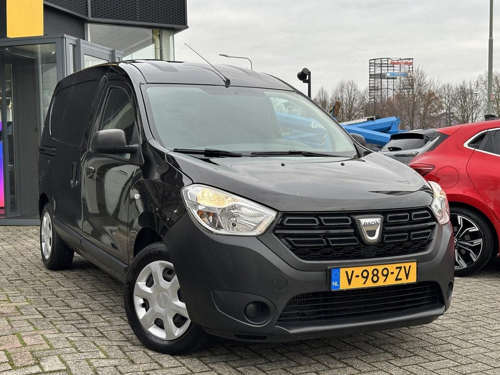 Dacia Dokker dCi 75 Essential l NL-Auto l Airco | Trekhaak |, Auto's, Bestelauto's, Stof, Gebruikt, Euro 6, 4 cilinders