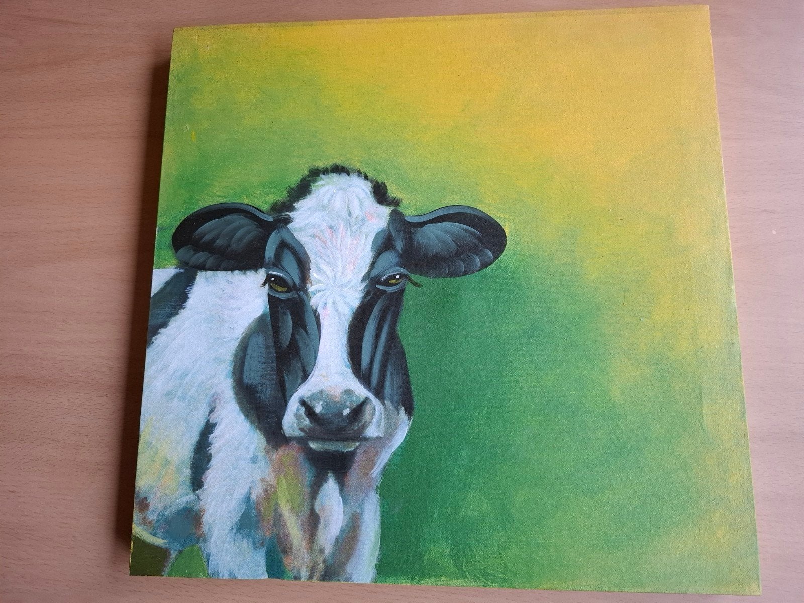 Mooie koe op canvas met groen gele achtergrond, Ophalen of Verzenden