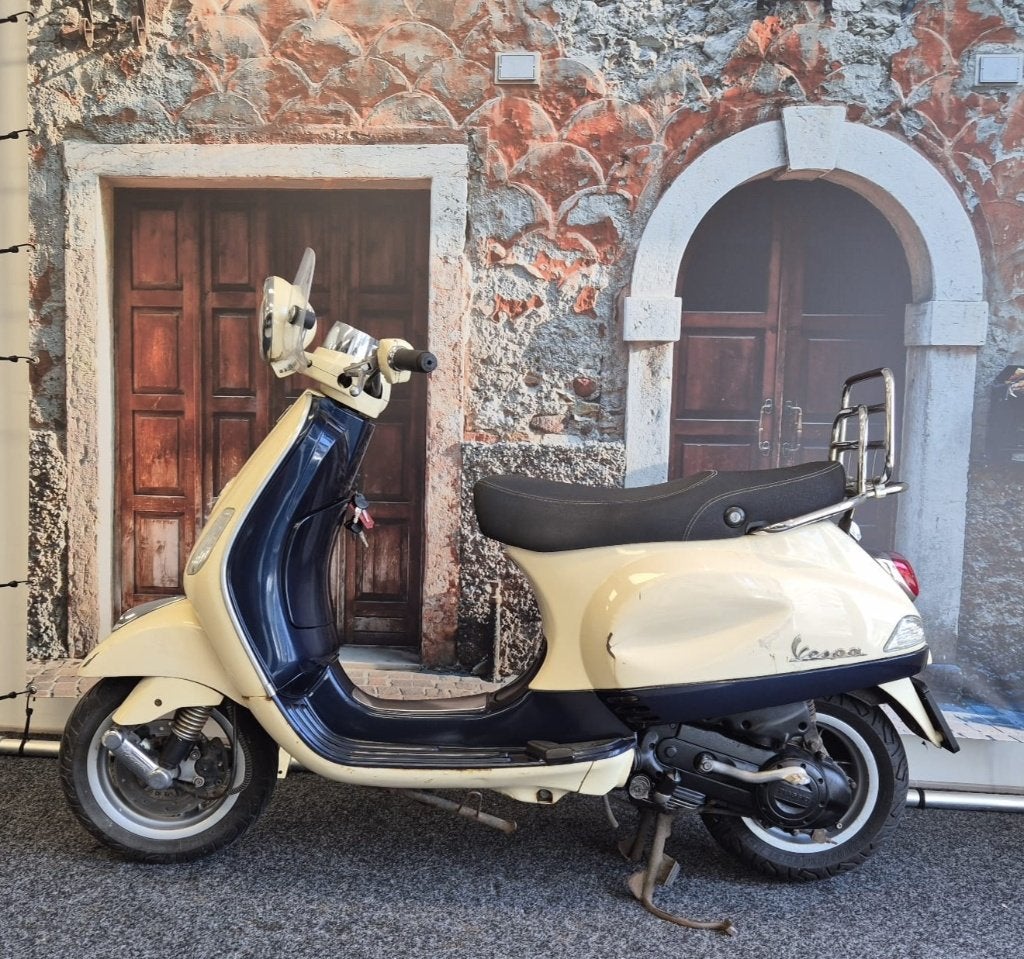 Vespa - Snorscooter - 2013 - 4599KM, Fietsen en Brommers, Ophalen, Info@recycle-ride.nl, Gebruikt, Overige modellen