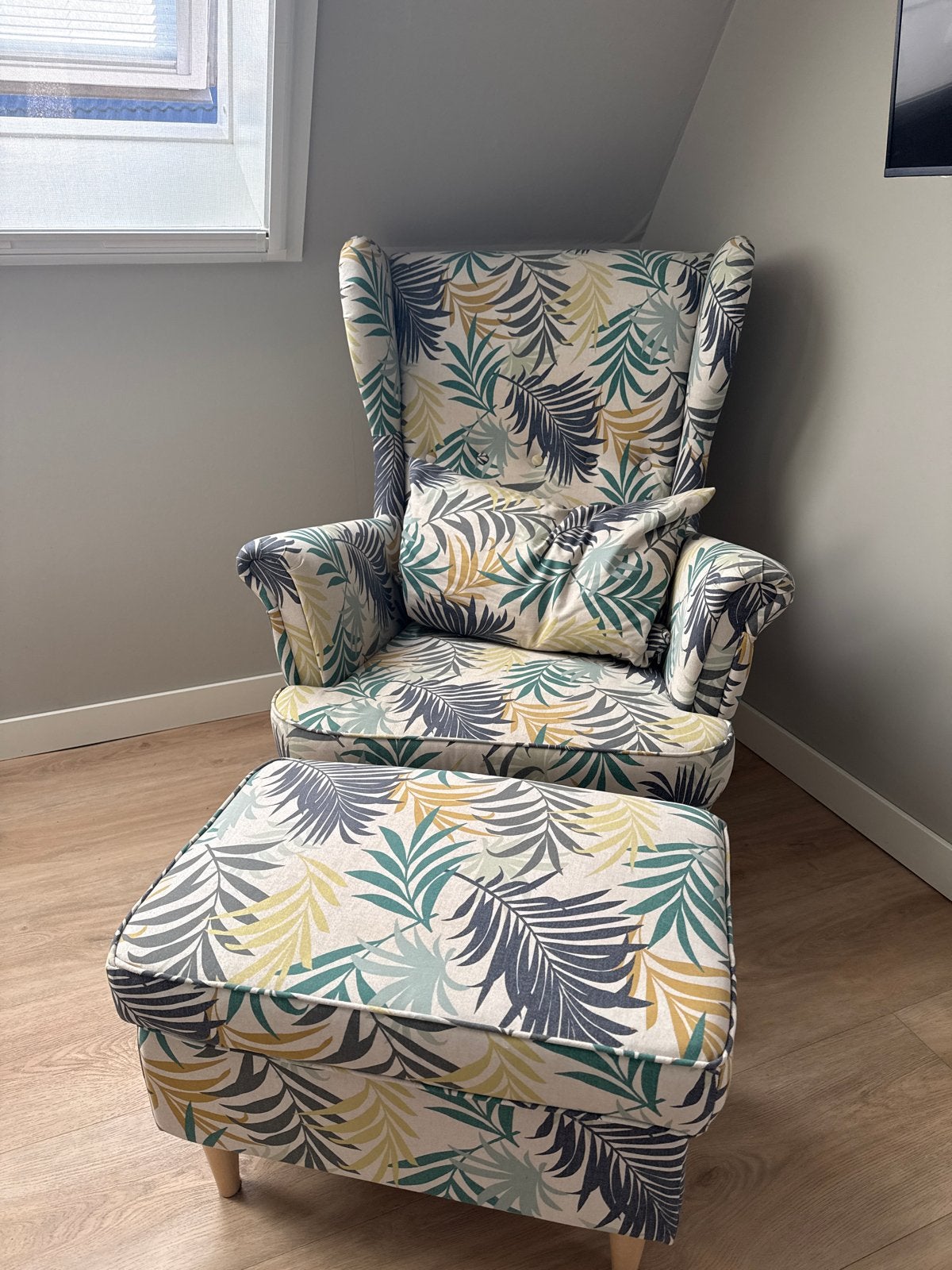 Ikea Fauteuil met voetenbank - Tropisch bladmotief, Ophalen, Zo goed als nieuw, Stof, 75 tot 100 cm