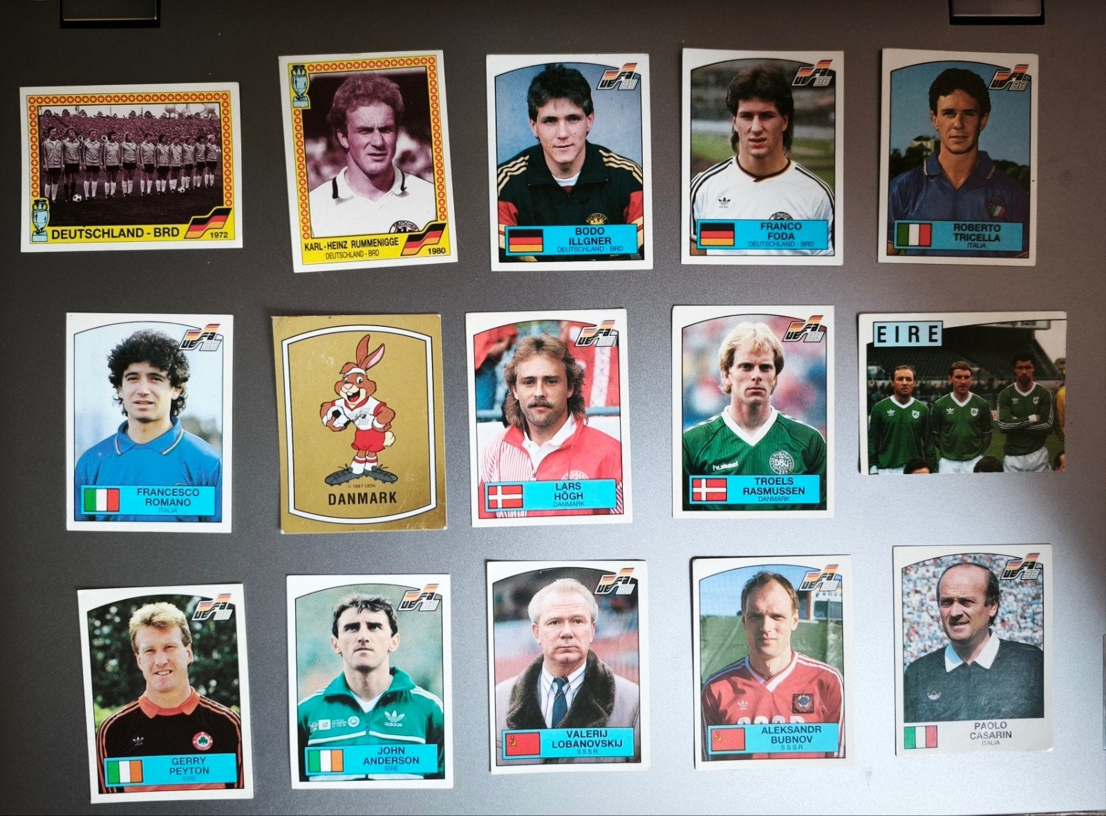 Panini Euro 88  - 15 Voetbalplaatjes en Stickers C, Ophalen of Verzenden, Meerdere stickers