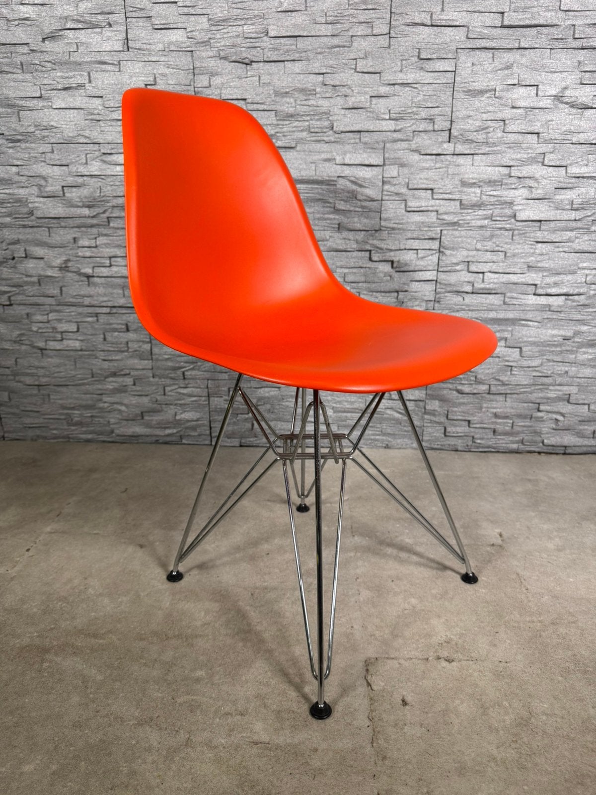 6 Stuks Originele Vitra Eames DSR Stoelen. Poppy Red, Huis en Inrichting, Vitra, Ophalen of Verzenden, Nvt, Kunststof