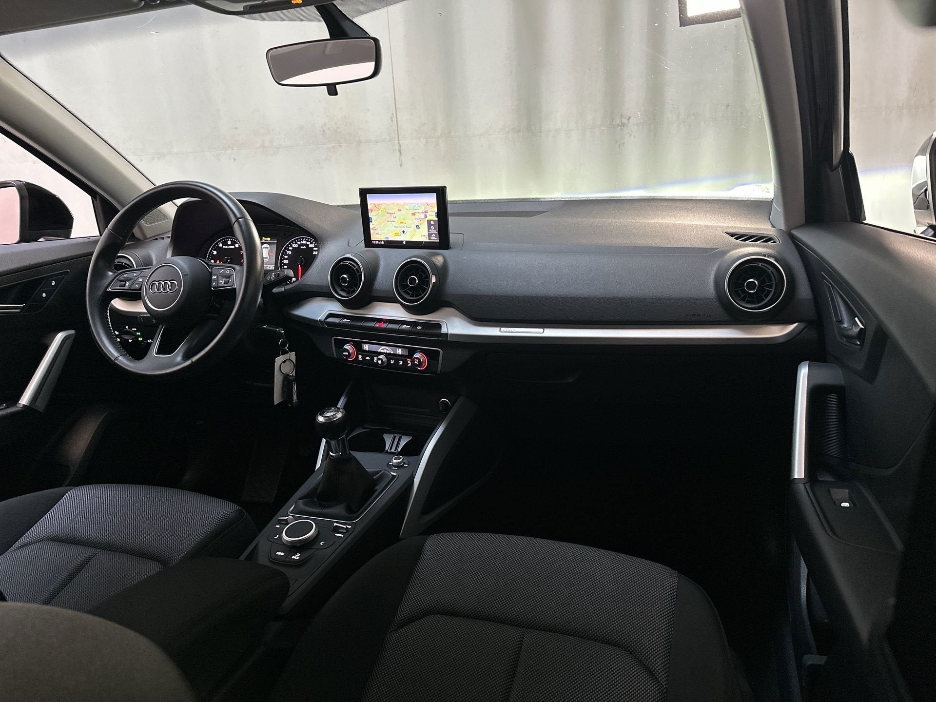 Audi Q2 30 TFSI Epic LED Navigatie Parkeersensoren Climate C, Auto's, Voorwielaandrijving, Dealer onderhouden, Stof, Gebruikt