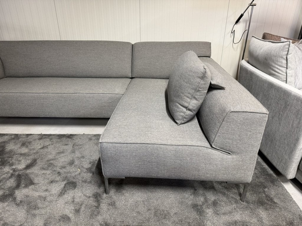 Nieuw Design on Stock Bloq Hoekbank Grijs stof Bank 275, 250 tot 300 cm, Hoekbank, Ophalen of Verzenden, Vierpersoons of meer