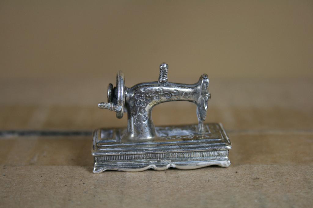 Zilveren miniatuur naaimachine, Antiek en Kunst, Ophalen of Verzenden, Zilver