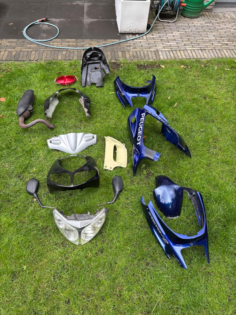 Diverse kappen en onderdelen voor Peugeot Speedfight 2, Fietsen en Brommers, Ophalen of Verzenden, Gebruikt, Kap, Peugeot