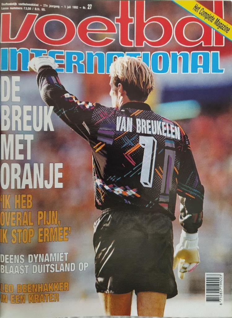 13 Historische Voetbalmagazines in Verzamelband, Boeken, Verzenden, Zo goed als nieuw, Sport en Vrije tijd