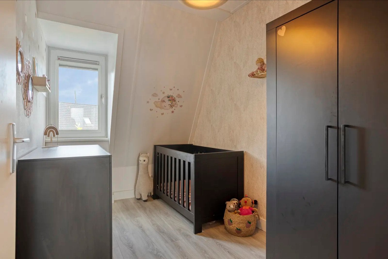 Babykamer set: commode, ledikant, kledingkast, Ophalen, Zo goed als nieuw, Jongetje of Meisje