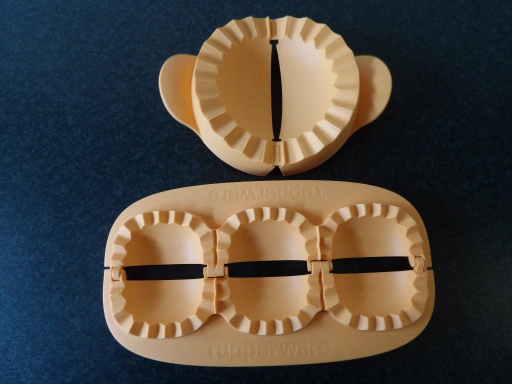 Nieuw 2x Tupperware Chausson Party voor pasteitjes of appelf, Ophalen of Verzenden, Nieuw, Overige typen