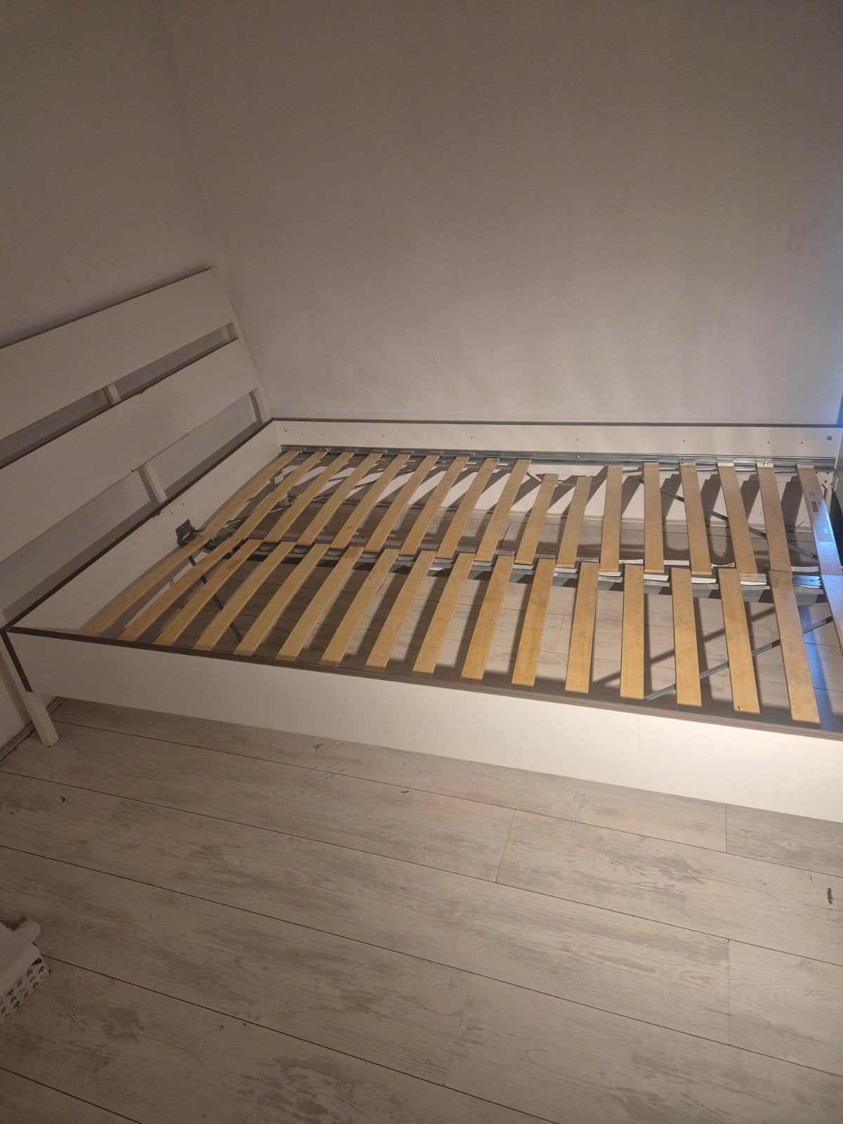 IKEA bed wit 140x200 met lattenbodem, Ophalen of Verzenden