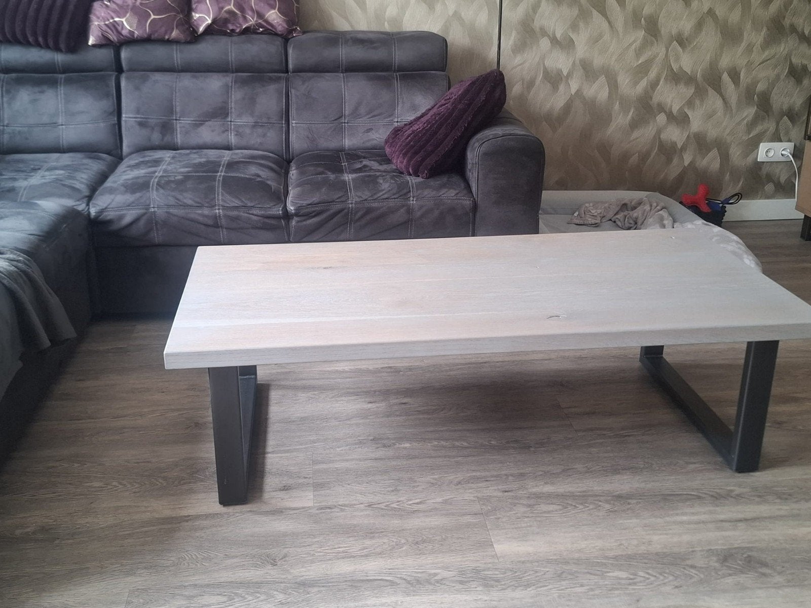 Salontafel 140x70cm met zwarte stalen poten, Ophalen, 100 tot 150 cm, Eikenhout, 50 tot 100 cm