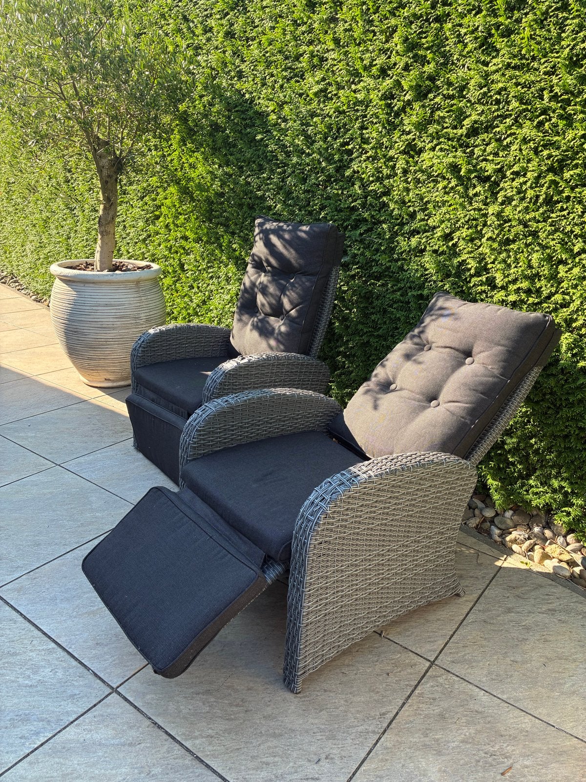 2x verstelbare wicker tuinstoelen met kussens en tafeltje, Ophalen of Verzenden, Gebruikt, Wicker, Verstelbaar