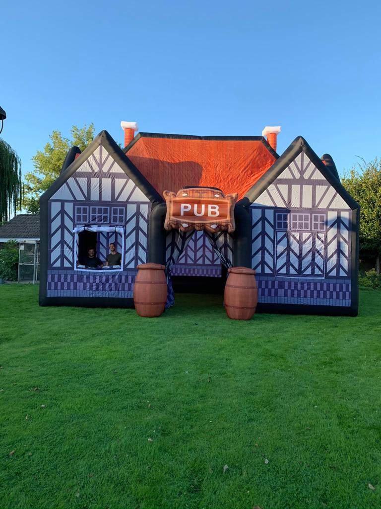 Opblaasbare Pub 10x5m te huur-voor feesten & WK voetbal!🏰, Ophalen, Zo goed als nieuw, Overige