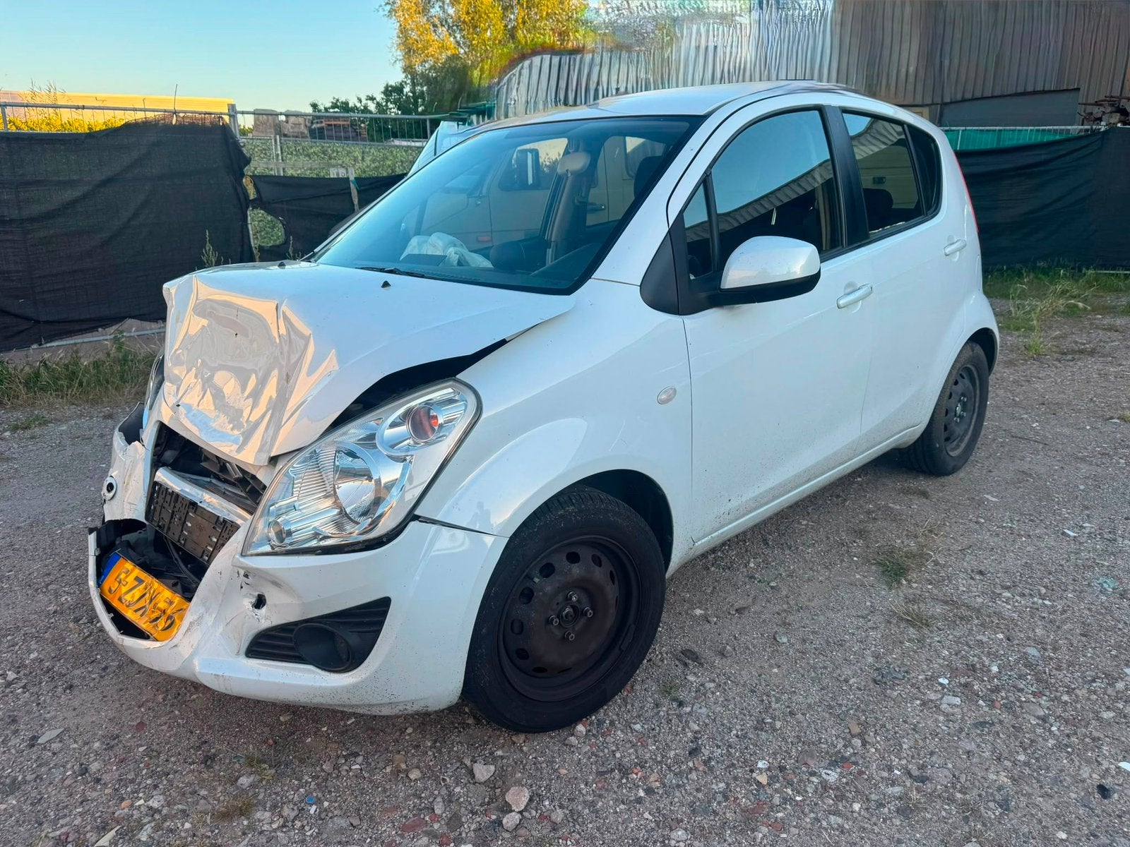 Suzuki splash 1.0 vvt  bj 2015 voorscade, Auto diversen, Ophalen, Wit, Benzine, Overige carrosserieën