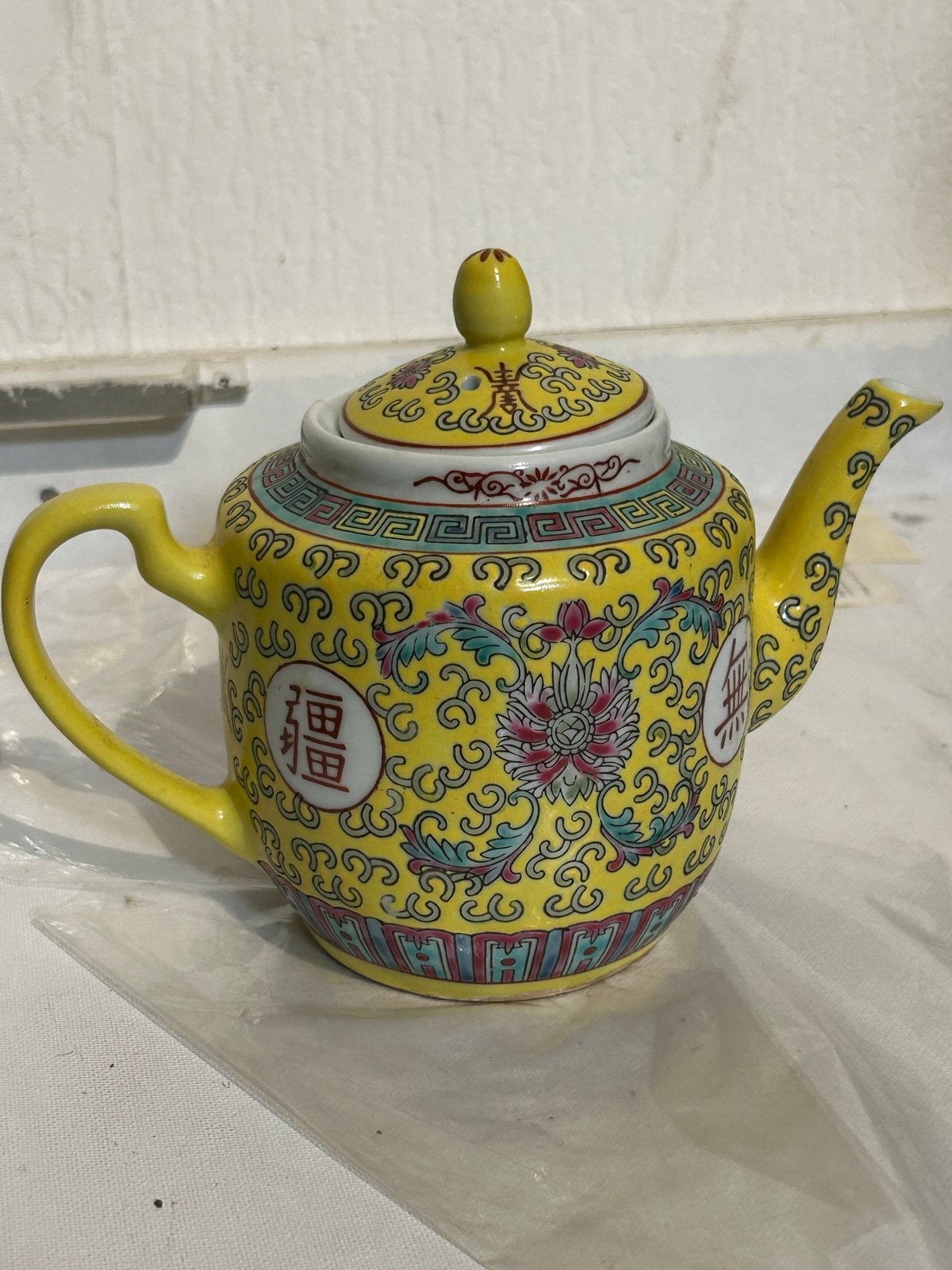 Vintage Chinese theepot, geel met bloemmotief, Antiek en Kunst, Ophalen of Verzenden