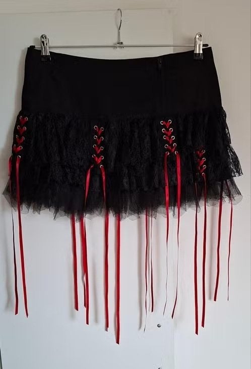 Hell Bunny Gothic/Punk Rokje Zwart/Rood Maat M - ZGAN, Kleding | Dames, Rokken, Maat 38/40 (M), Zwart, Ophalen of Verzenden, Zo goed als nieuw
