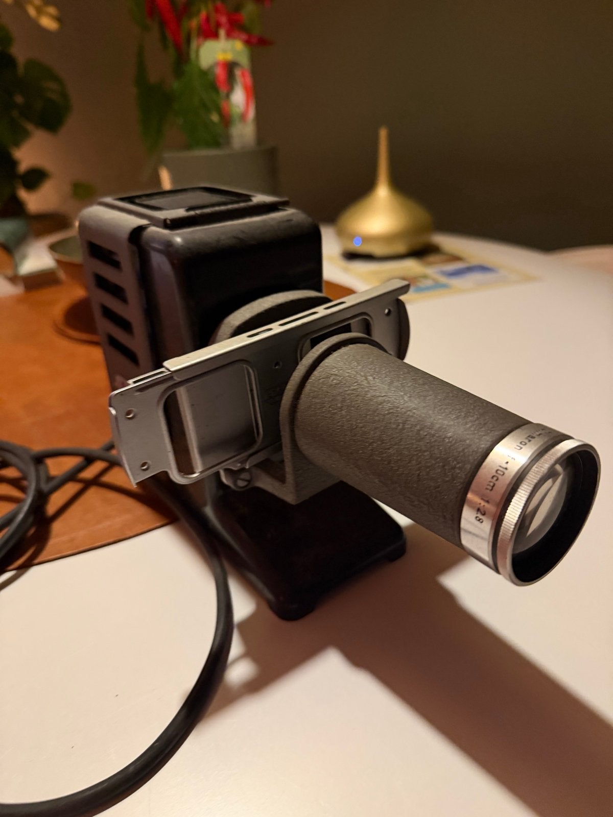 Leitz projector zonder lamp, mist schroef bij fitting, Ophalen, Niet werkend