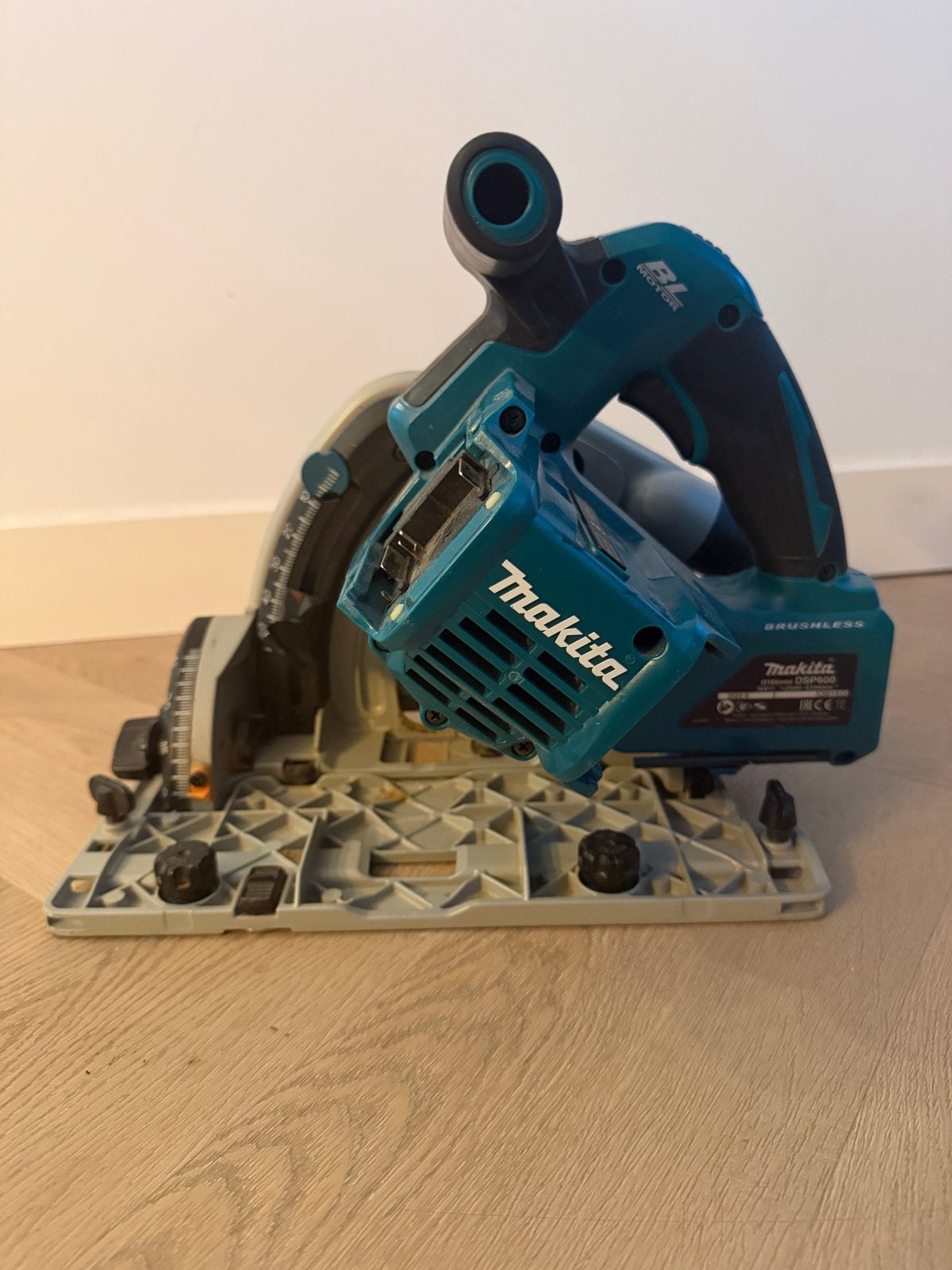 Makita Invalzaag Met Geleiderrail, Ophalen, Zo goed als nieuw, Invalzaag