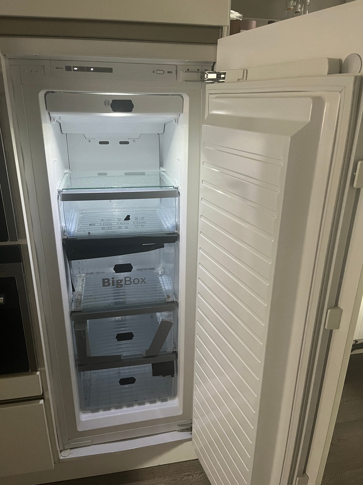 Bosch No Frost Inbouw Vriezer “Defect”, Ophalen, 150 tot 200 liter, 60 cm of meer, Met aparte vriezer