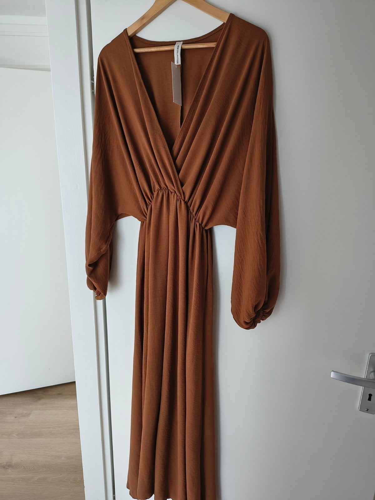LOT. Lange jurk Camel Nieuw, Kleding | Dames, LOT., Bruin, Nieuw, Ophalen of Verzenden