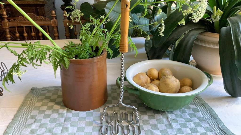 Vintage pureestamper met houten handvat, Overige typen, Ophalen of Verzenden, Gebruikt, Metaal